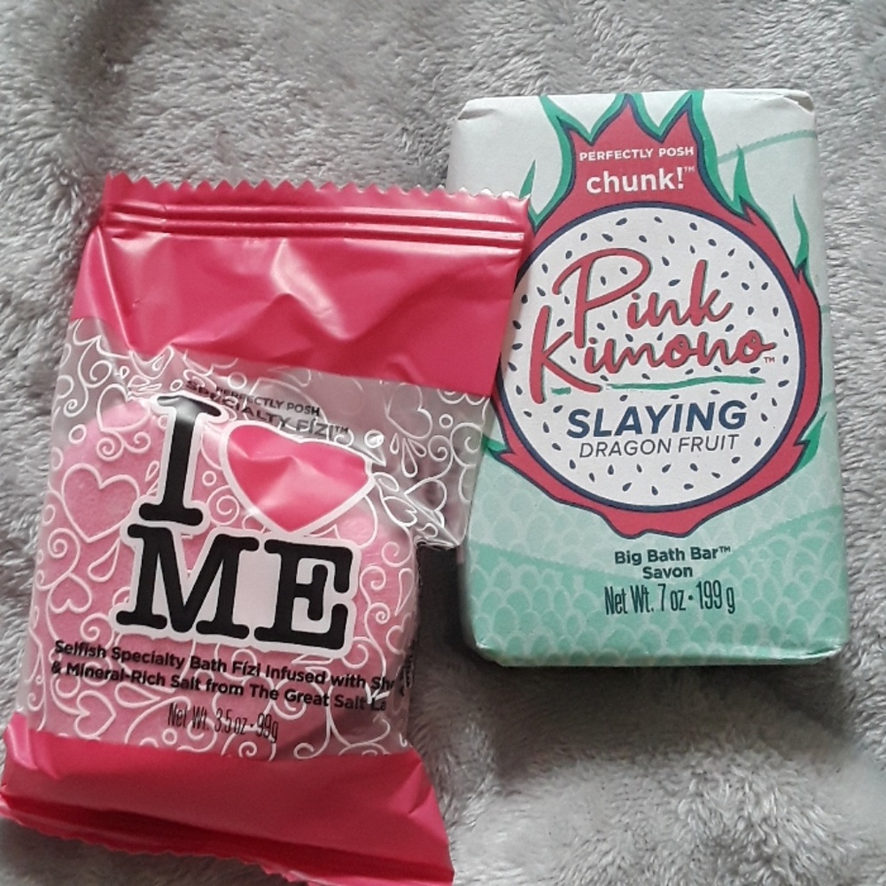 Pink Kimono Chunk and I ❤ Me Bath Fizi